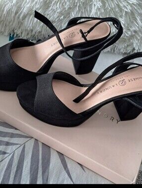 NWT Chinese Laundry Black Platform Sandals Theresa NEW !!!!